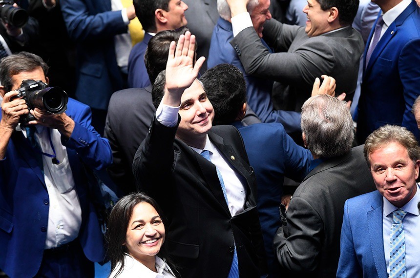 Maior bancada no Senado, PL se divide sobre enfrentar ou não Alcolumbre pela presidência do Senado