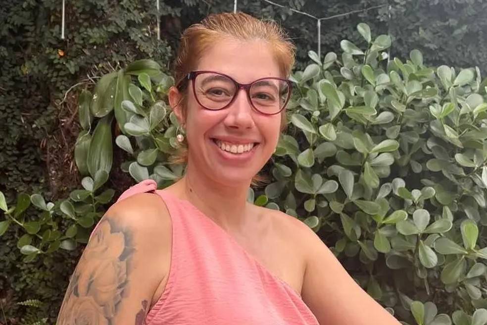 Deusa Artermis entrou para o trabalho sexual há dois anos e usa as redes sociais para discutir o tema — Foto: Arquivo pessoal via BBC