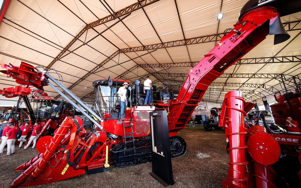 Colhedora de cana-de-açúcar da marca Case IH exposta na Agrishow 2023 em Ribeirão Preto, SP — Foto: Gaspar Nóbrega