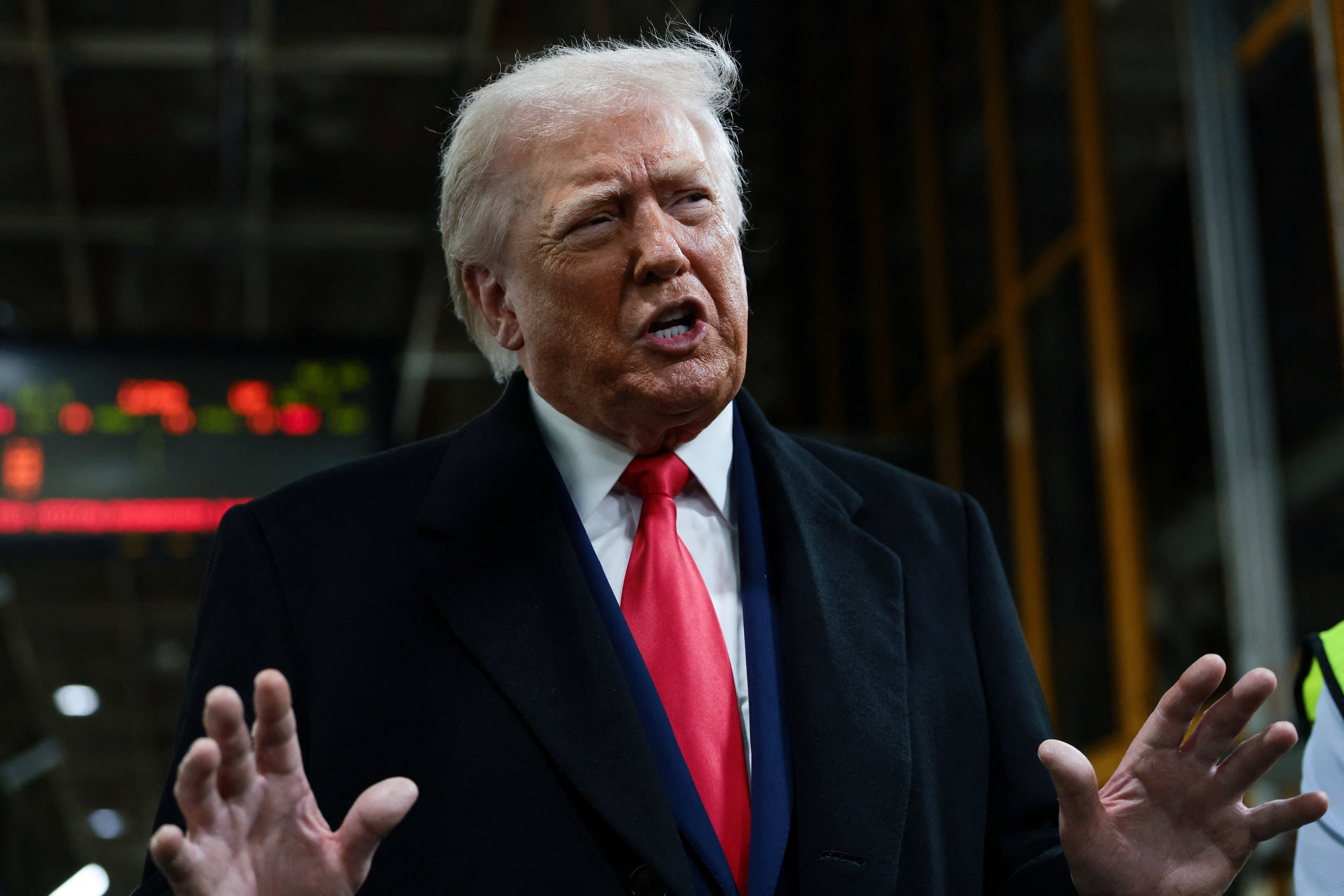 Trump diz ter sido informado que 'matança' no Irã 'parou'