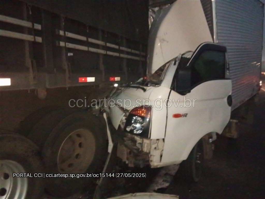 Motorista morre após bater contra carreta na Rodovia Castello Branco em Araçariguama