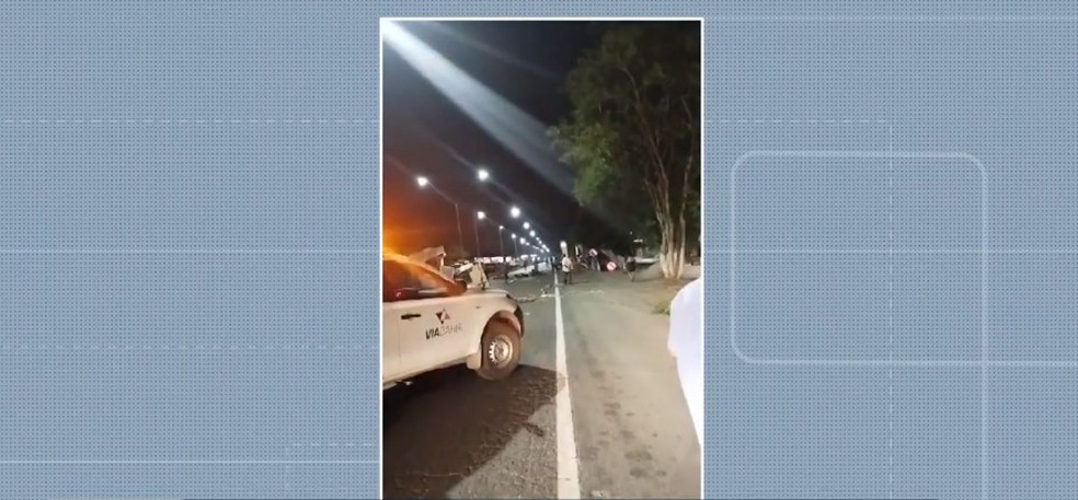 Duas pessoas morrem após serem atingidas por veículo na BA — Foto: Redes sociais