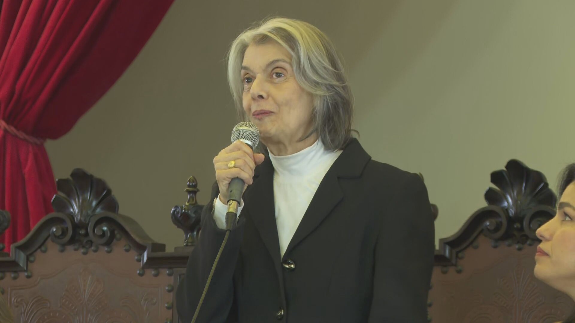'As ditaduras não sossegam, então os democratas também não podem sossegar', diz ministra Cármen Lúcia em SP 
