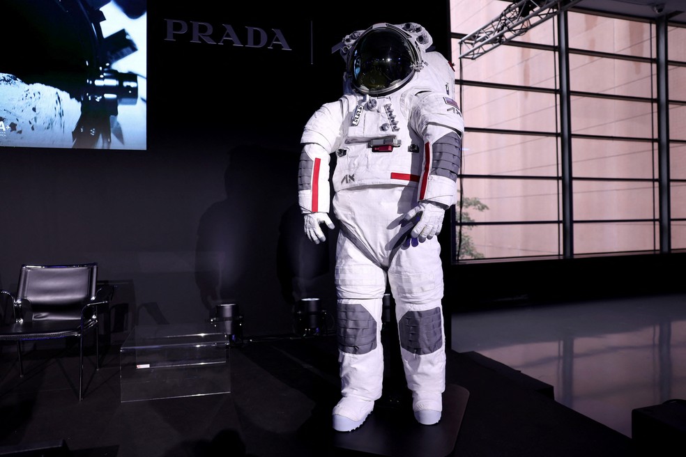 Nasa veste clearance