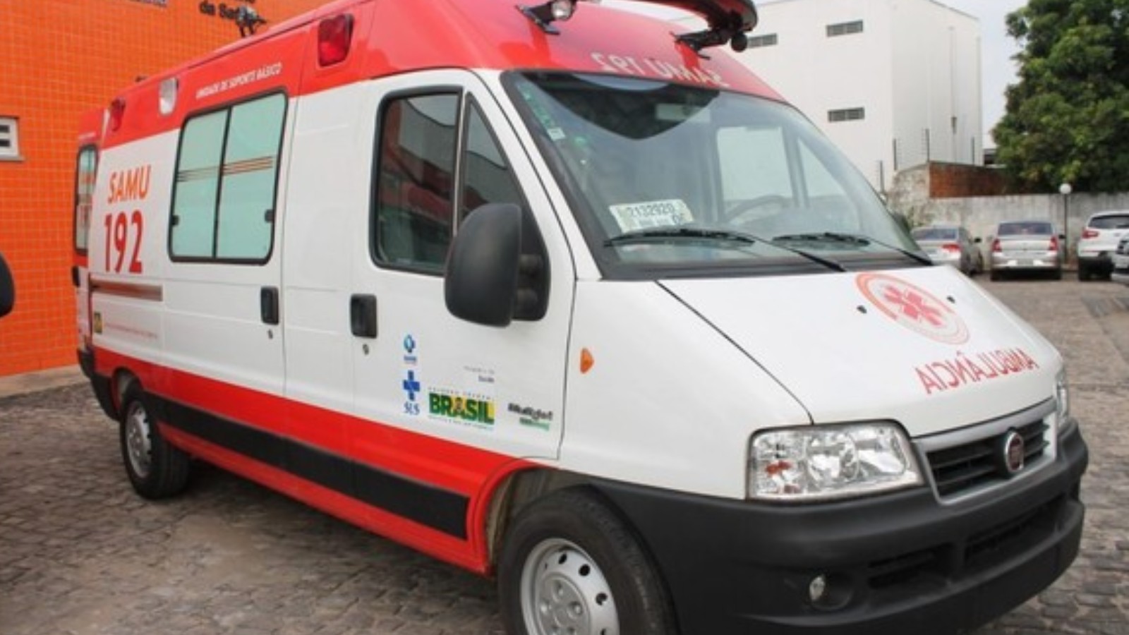 Homem tem braço quebrado após agressão com facão e cabo de madeira no PI; suspeito é preso