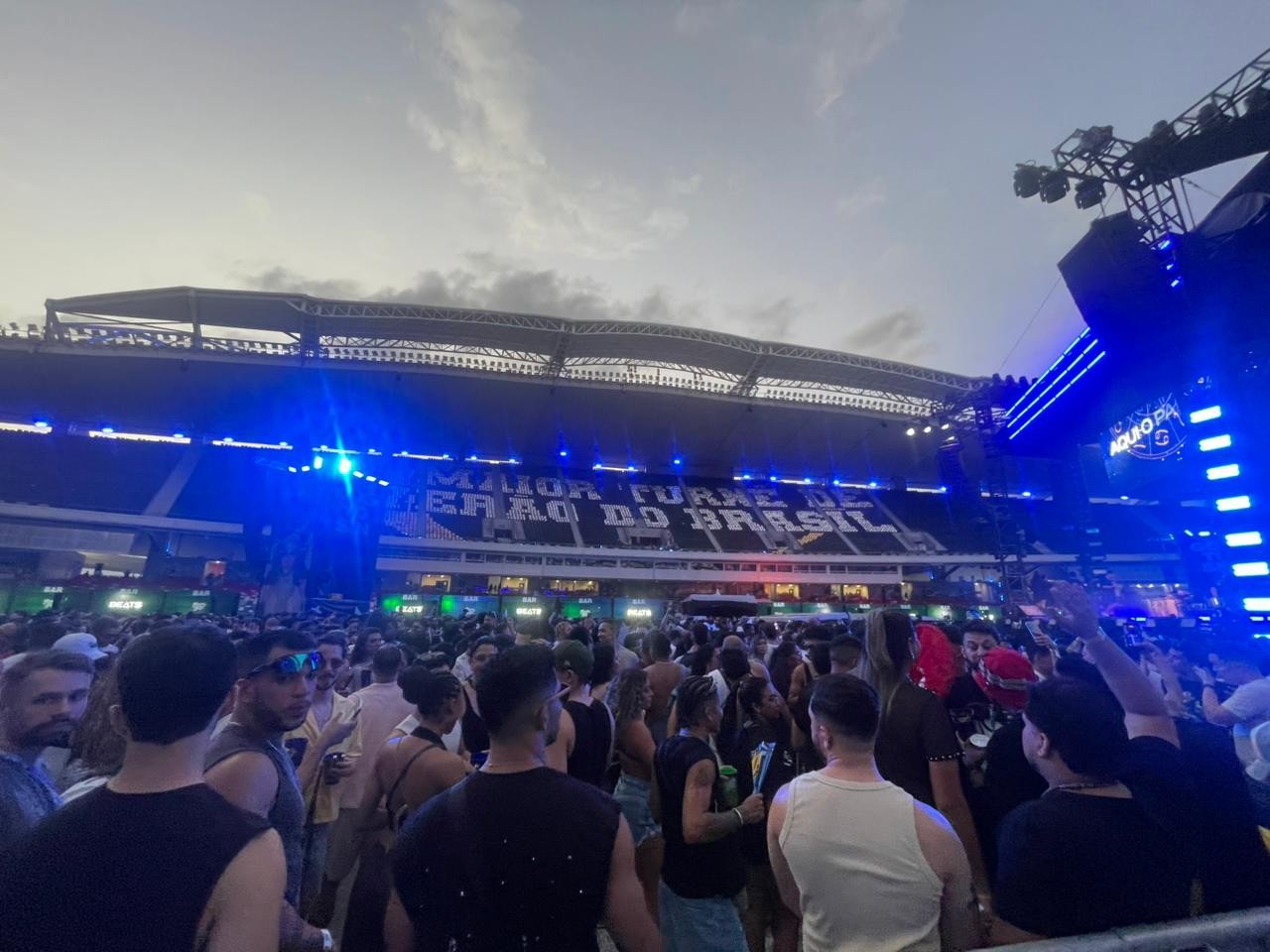 'A galera aqui é muito animada', diz Anitta sobre 'Ensaios 2026' em Belém; veja início do show