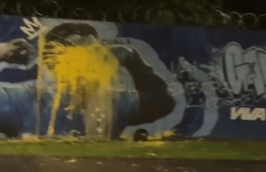 Após derrota do Cruzeiro, imagem de Gabigol no CT do time, em BH, é vandalizada