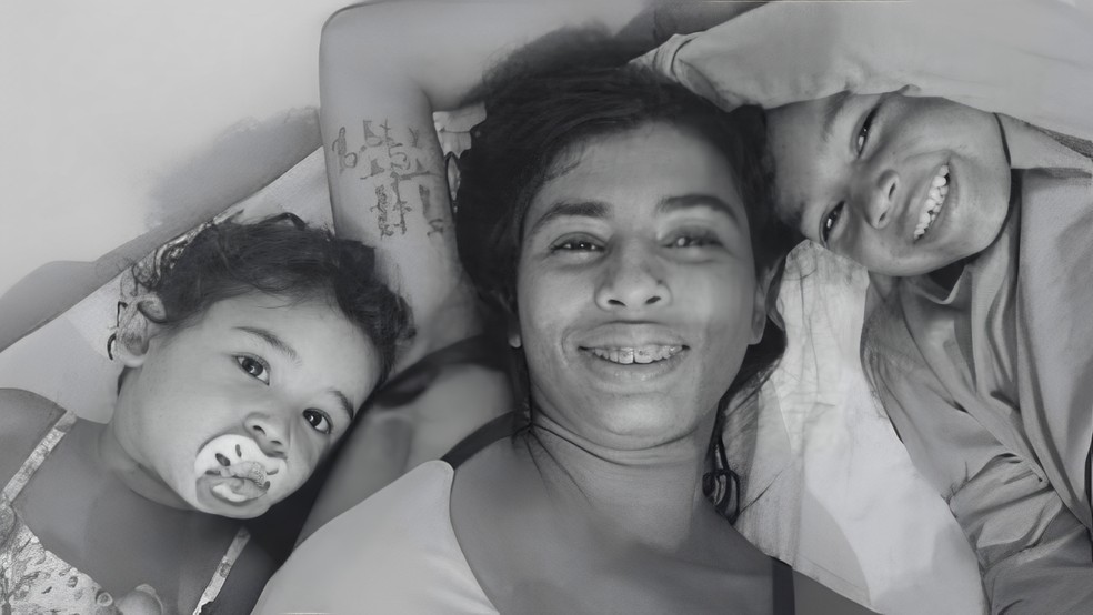 Stefany e os filhos Daniel e Esther — Foto: Reprodução/Redes Sociais