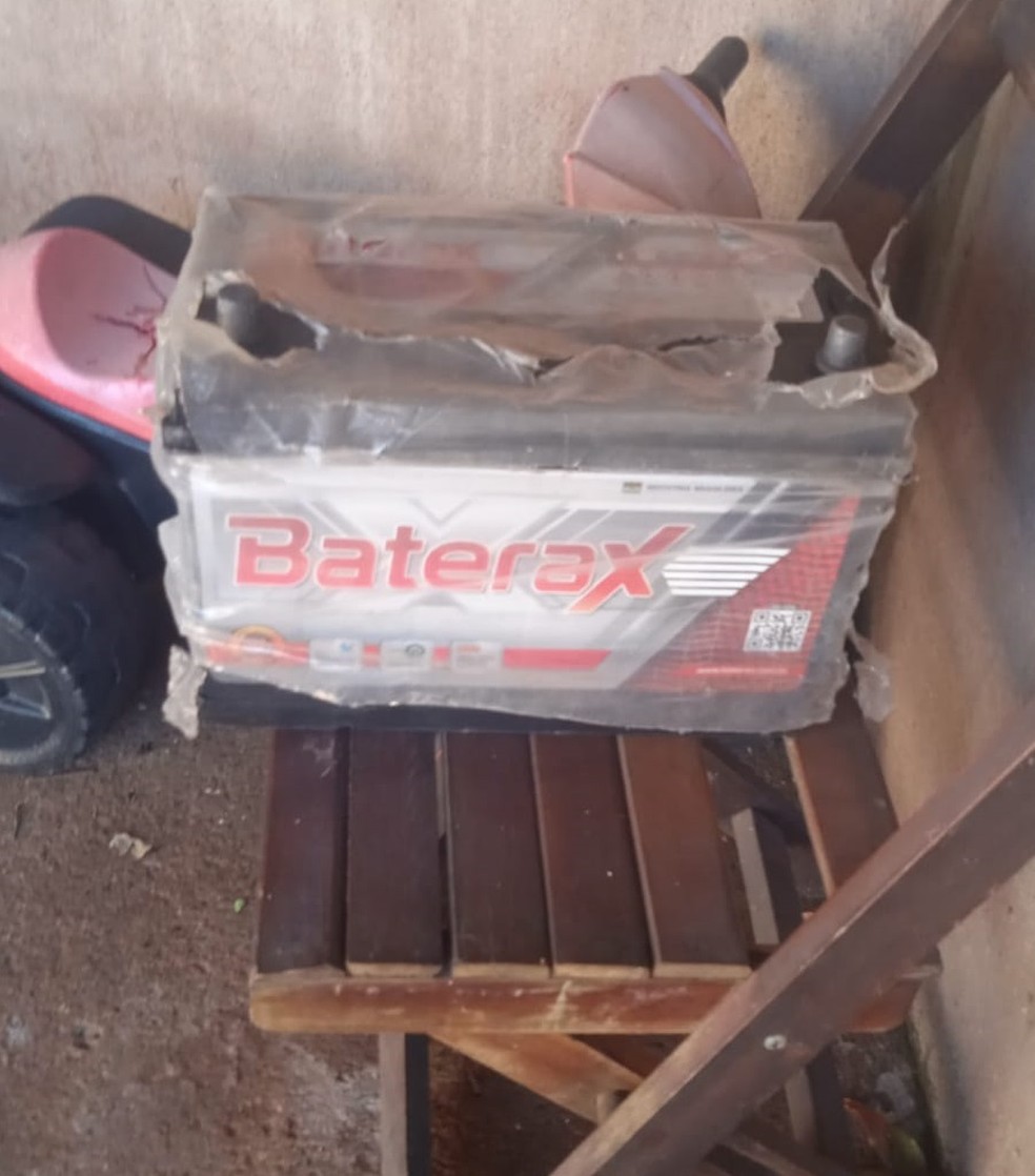 Uma das baterias furtadas pelo ex-funcionário da oficina — Foto: Polícia Militar/Divulgação