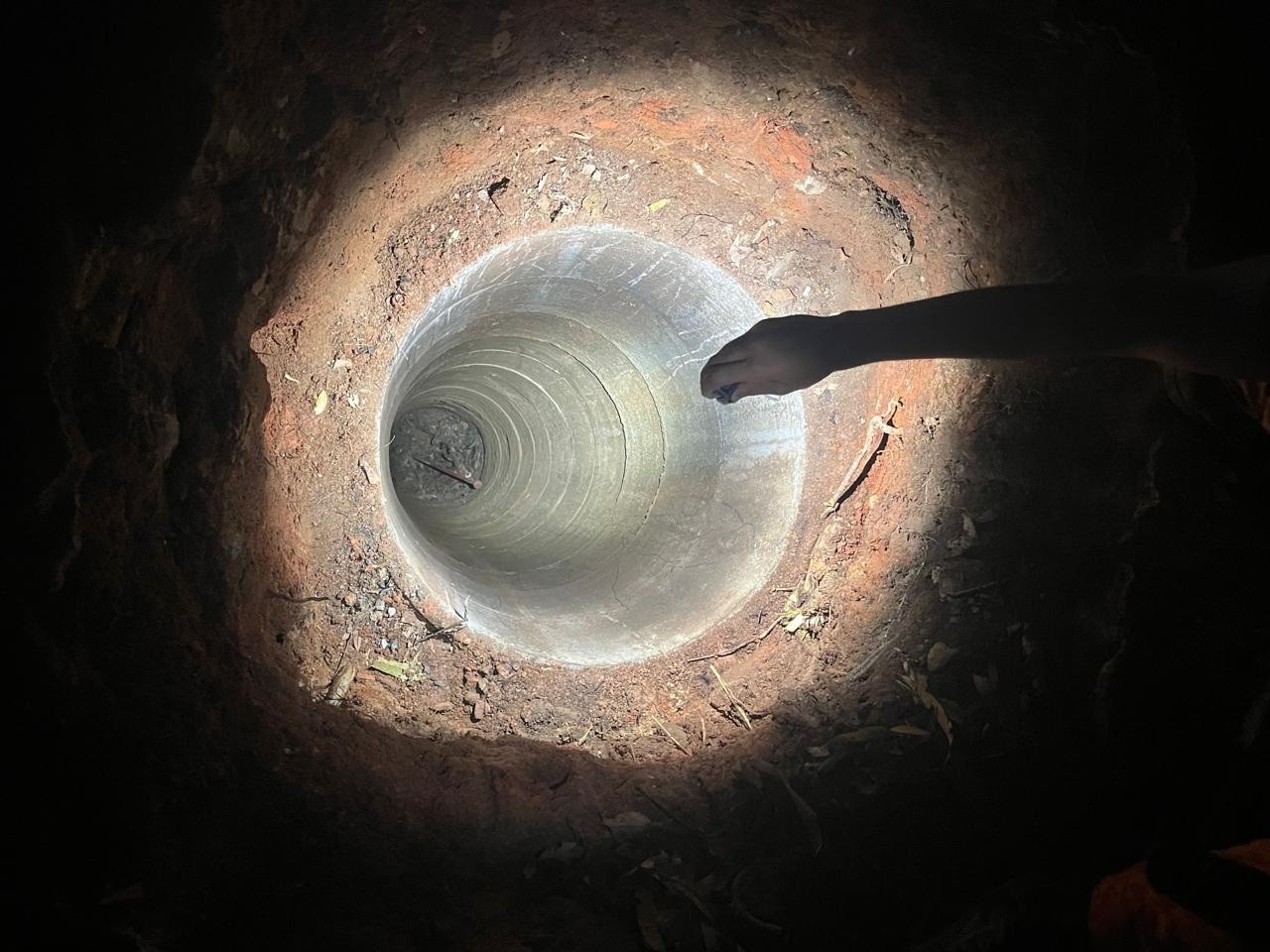 Adolescente é apreendida e namorado é preso por suspeita da morte da mãe da menor em São Gonçalo