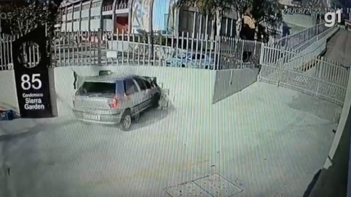 Carro despenca em ribanceira e duas mulheres são atropeladas em Nova  Friburgo – SF Notícias