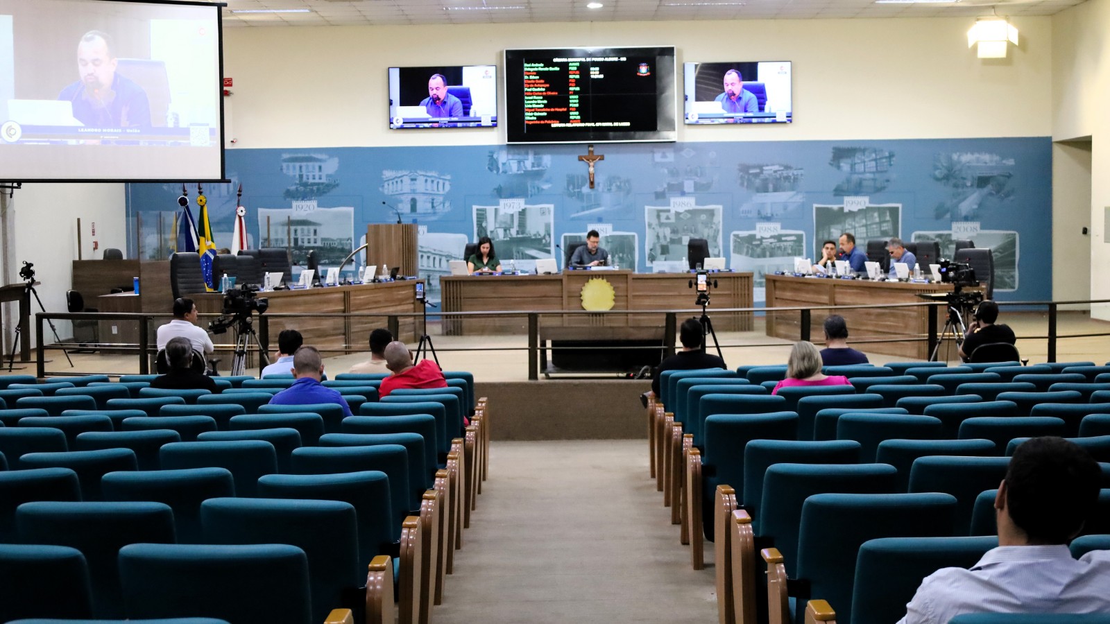 Câmara de Pouso Alegre apresenta relatório final da CPI do Natal de Luzes
