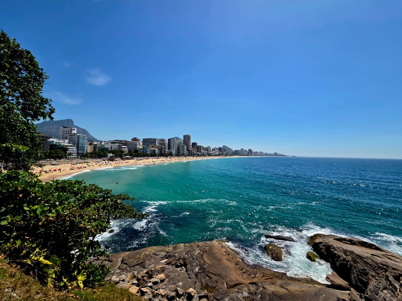 Rio tem previsão de mais um dia de calor nesta quarta, mas com chance de chuva forte