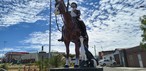 Imagem do vaqueiro Raimundo Jacó e seu cachorro, em Serrita — Foto: Emerson Rocha / g1 Petrolina