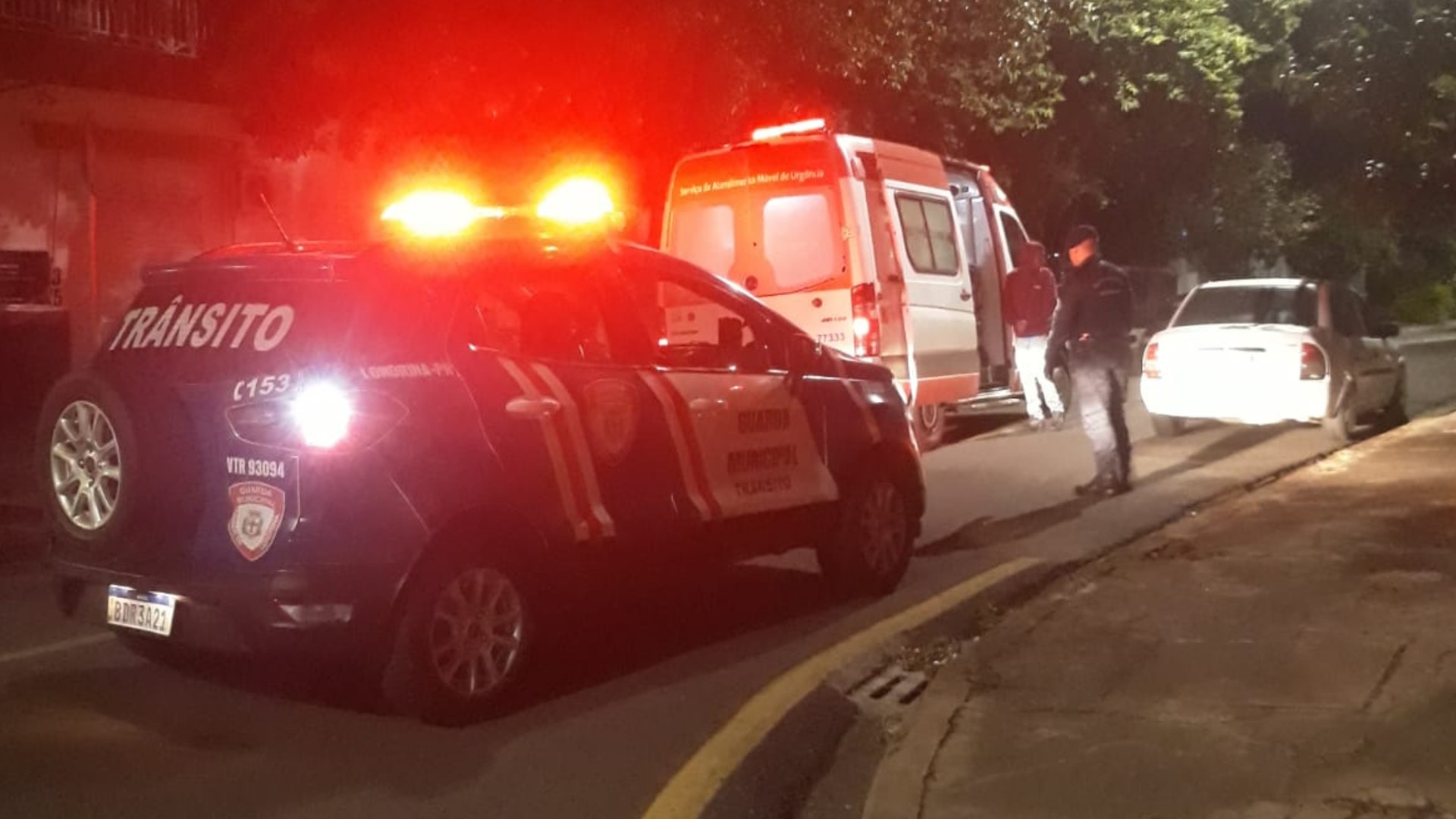 Carro estraga a caminho do hospital, grávida entra em trabalho de parto e guardas de Londrina prestam socorro: 'Experiência inusitada'