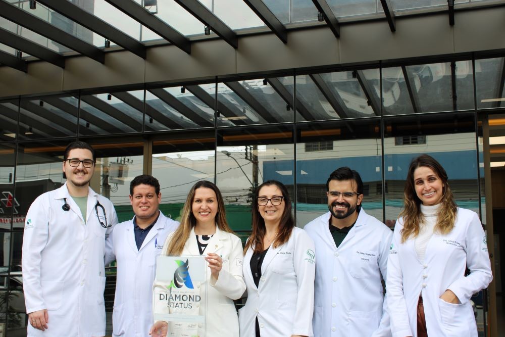Serviço de Neurologia do CHSL recebe placa Angels Awards inédita de diamante