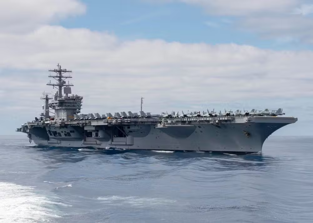 EUA deslocam porta-aviões USS Nimitz para o Caribe após indiciamento criminal de Raúl Castro