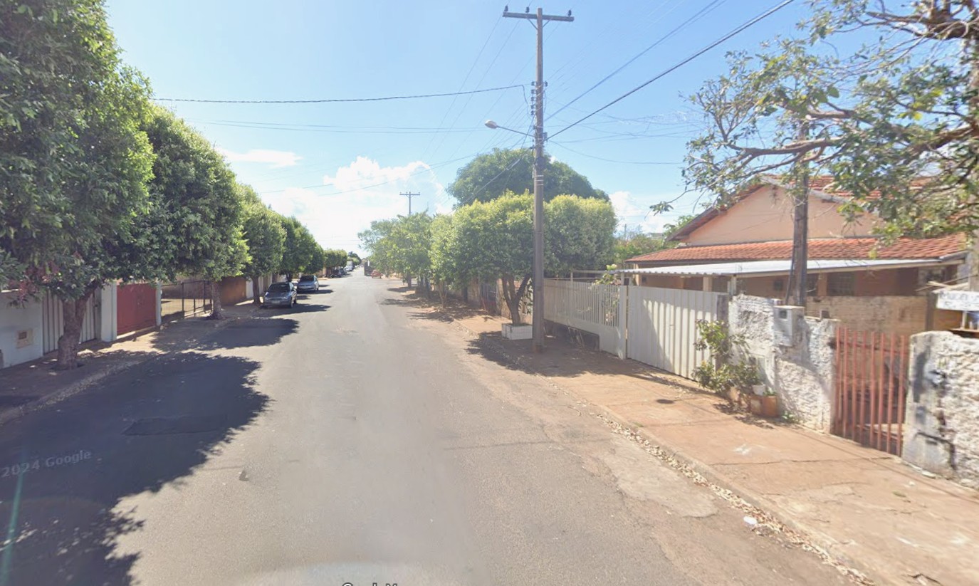 Corpo é encontrado após incêndio em casa com porta trancada por corrente e cadeado no interior de SP