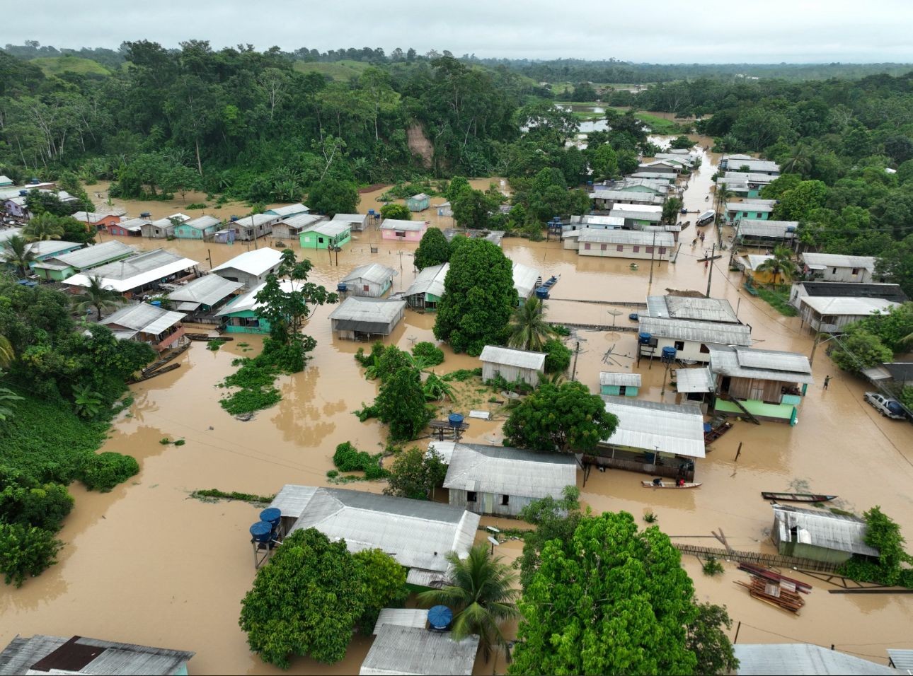 Brasiléia vive 2ª maior enchente da história do município e mais de três mil tiveram que sair de casa