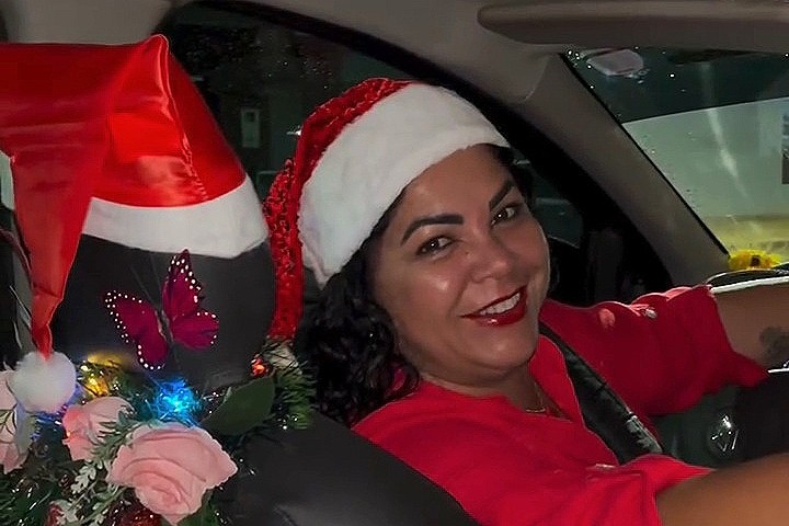 'Trenó de aplicativo': motorista enfeita carro para o Natal em RO