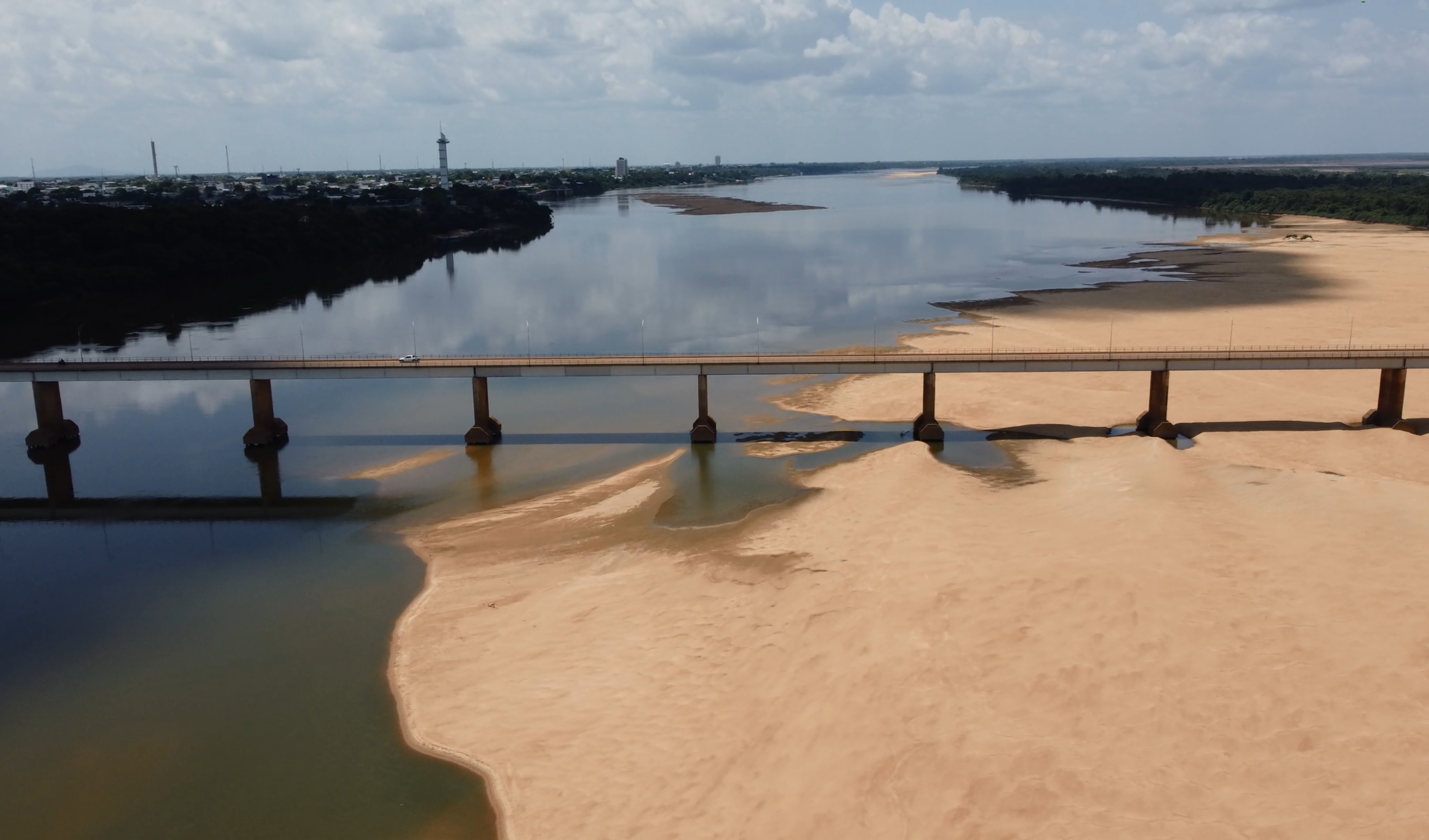 Nível do Rio Branco em Roraima baixa quase pela metade em um mês