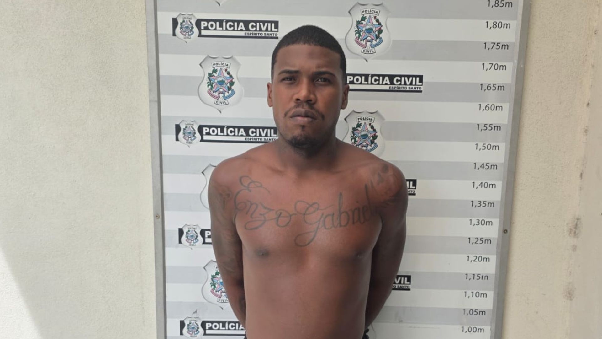 Traficante do Comando Vermelho 'bebe uísque demais' e acaba preso em condomínio de Guarapari