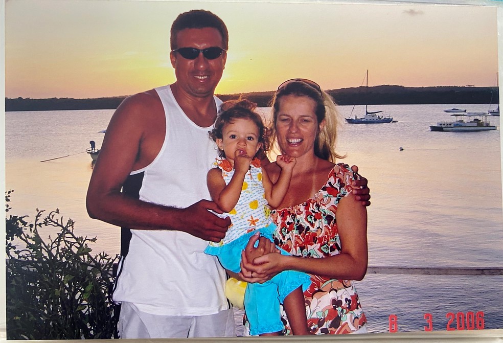 Edison, Janclay e a filha mais velha, Nicole, turistando na Paraíba antes de se mudarem para João Pessoa — Foto: Janclay Rocha/Arquivo Pessoal