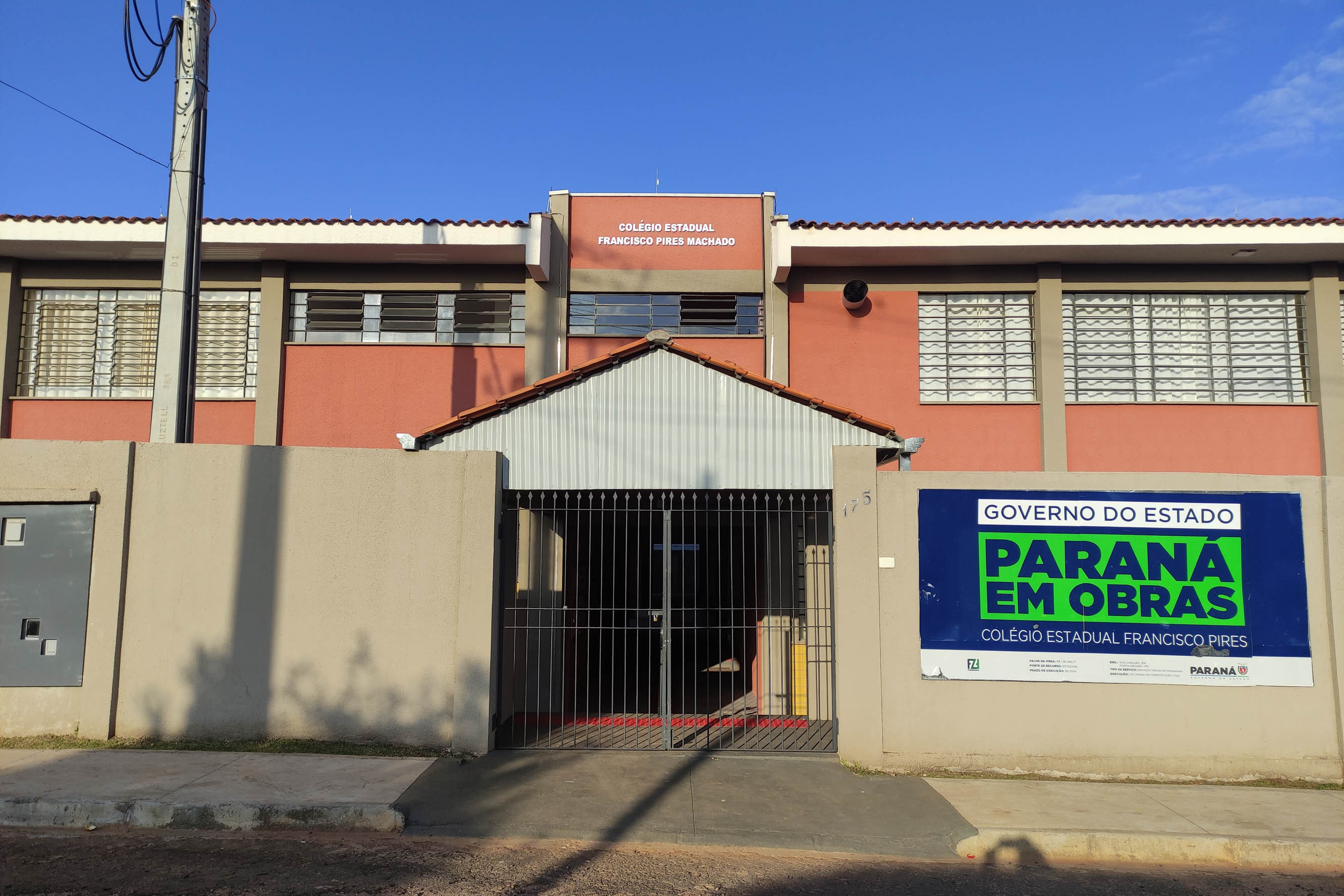 Professor é agredido por engano com barra de ferro em escola do PR a mando de aluna que o confundiu, diz delegado