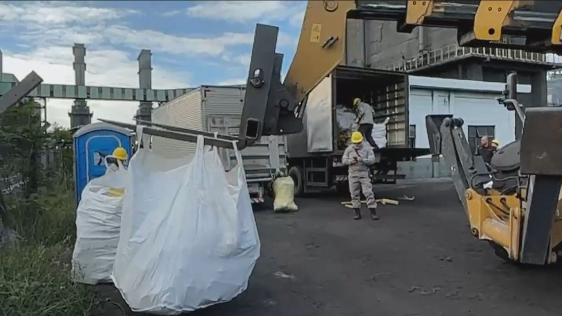 Polícia inicia incineração de parte das 48 toneladas de maconha apreendidas no Complexo da Maré