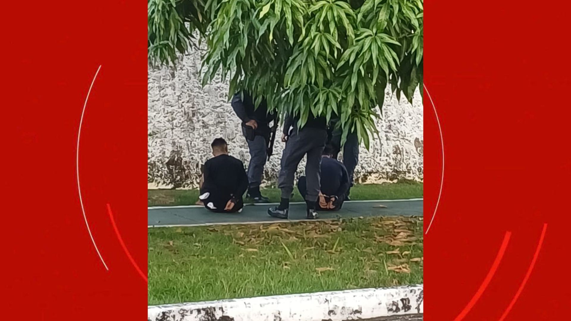 Trio invade casa, é flagrado por câmeras e um morre em troca de tiros no Amapá