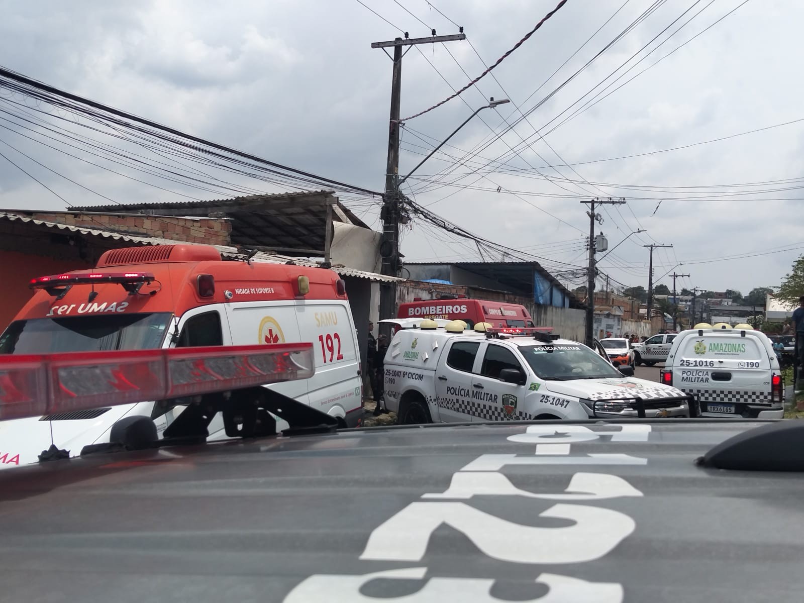 Pai mantém filho de 3 anos refém por mais de 3 horas na Zona Norte de Manaus; criança é resgatada e homem preso