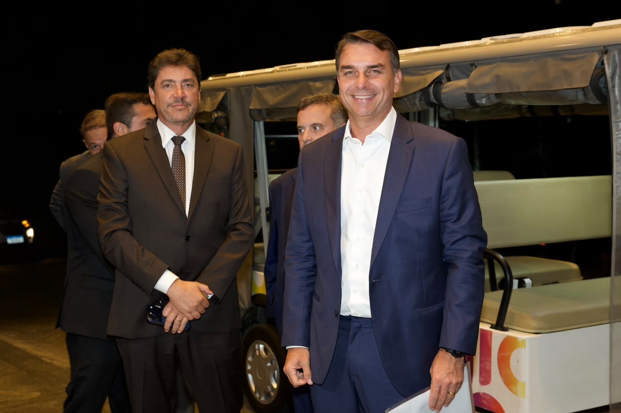 Renata Lo Prete entrevista Flávio Bolsonaro, candidato à Presidência pelo PL