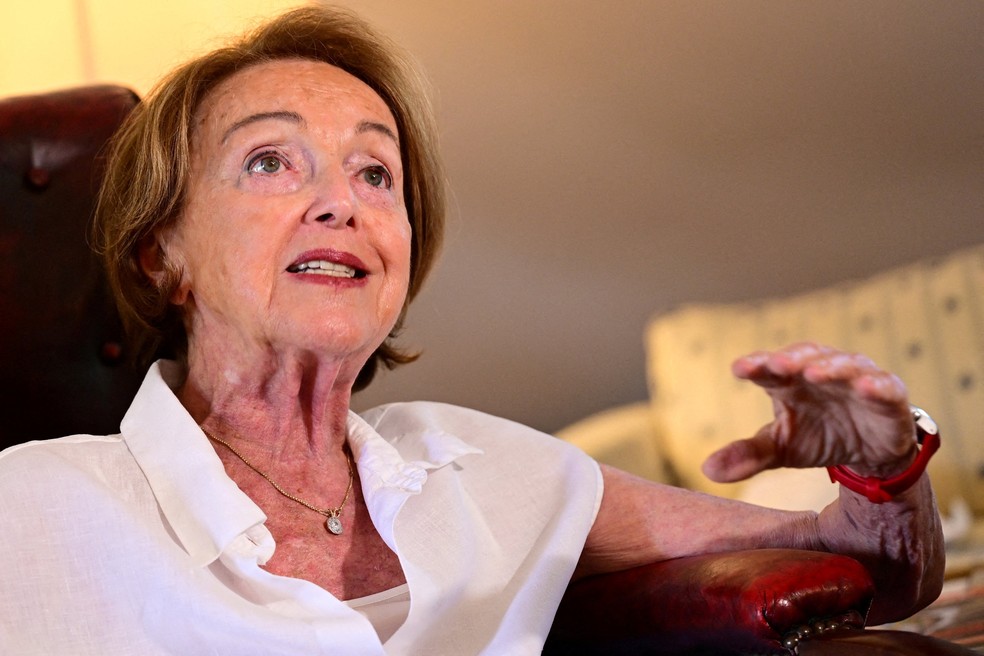 Eva Umlauf , sobrevivente de Auschwitz e presidente do Comitê Internacional de Auschwitz, reage ao resultado preliminar da eleição estadual da Saxônia-Anhalt em Munique, Alemanha — Foto: REUTERS/Angelika Warmuth