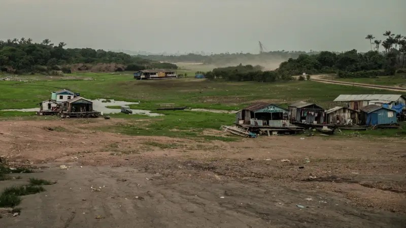 'Devolvam nossa água': os pescadores da Amazônia que ficaram sem saída para rio pelo 2º ano seguido