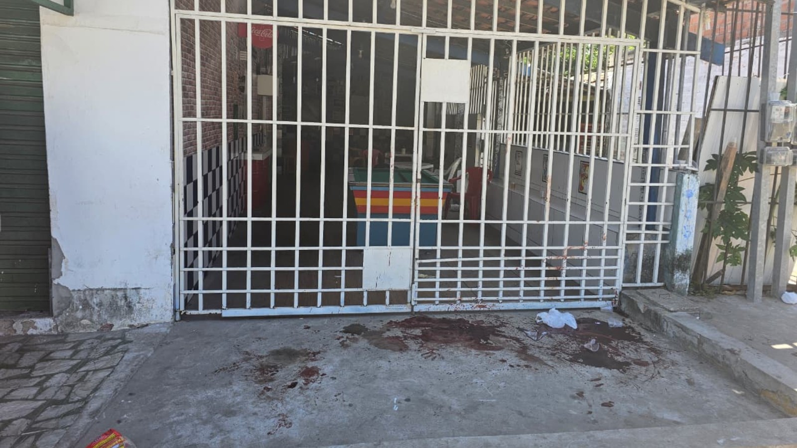 Homem de 42 é morto com facada em frente a bar na Zona Leste de Teresina