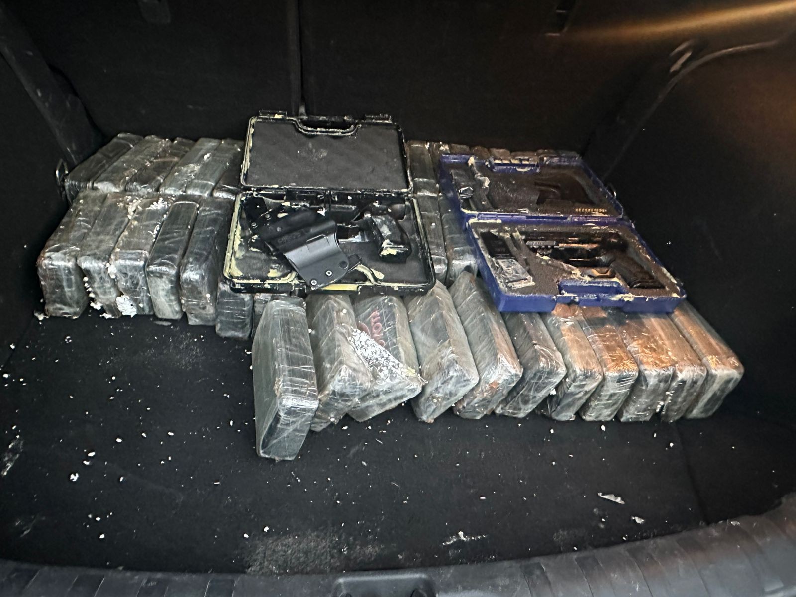 Polícia Militar apreende R$ 2,5 milhões de pasta-base de cocaína em rodovia de Campinas
