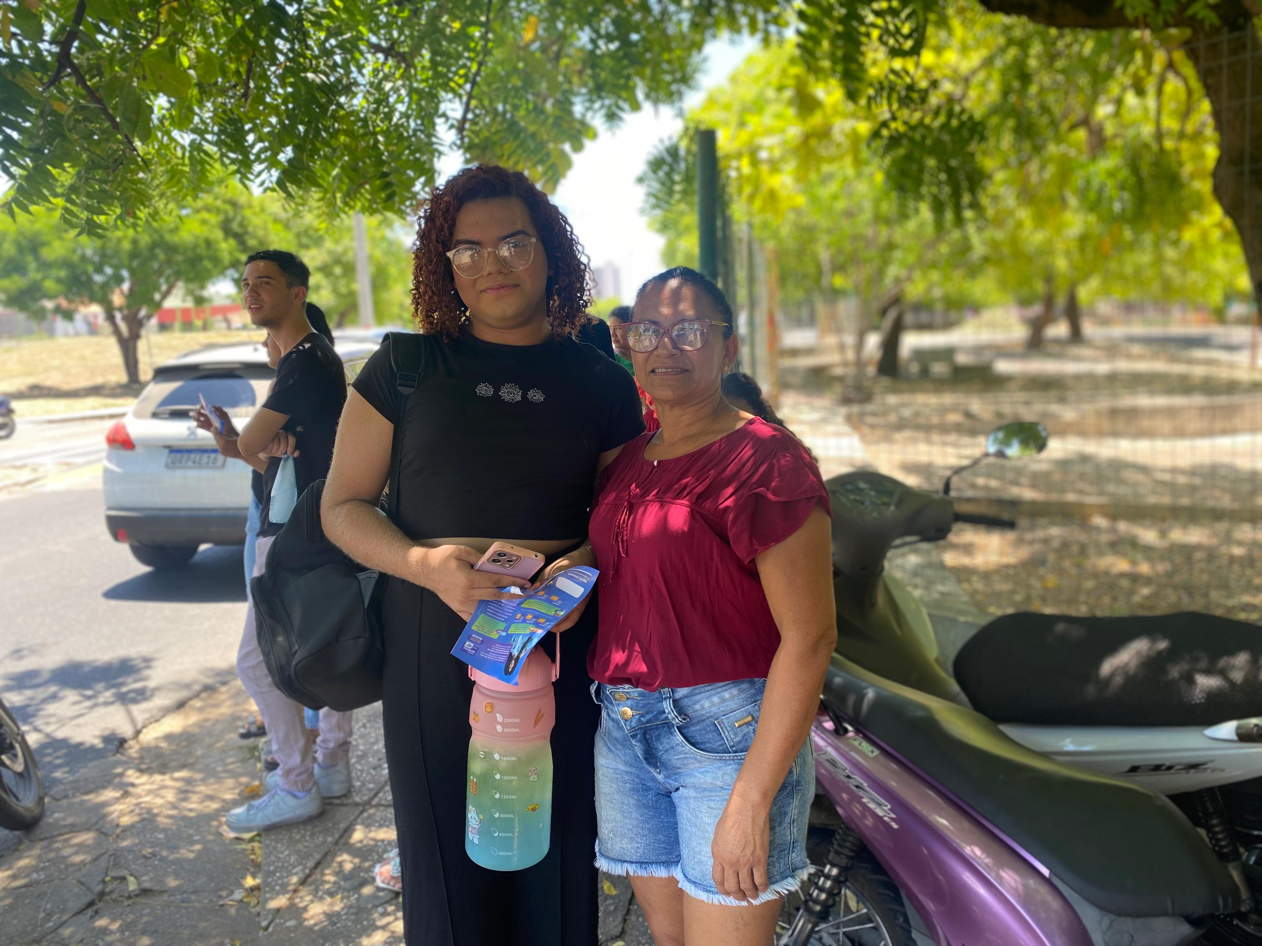 Candidato leva 3 litros de água para garantir hidratação no Enem com o calor de 37° C de Teresina