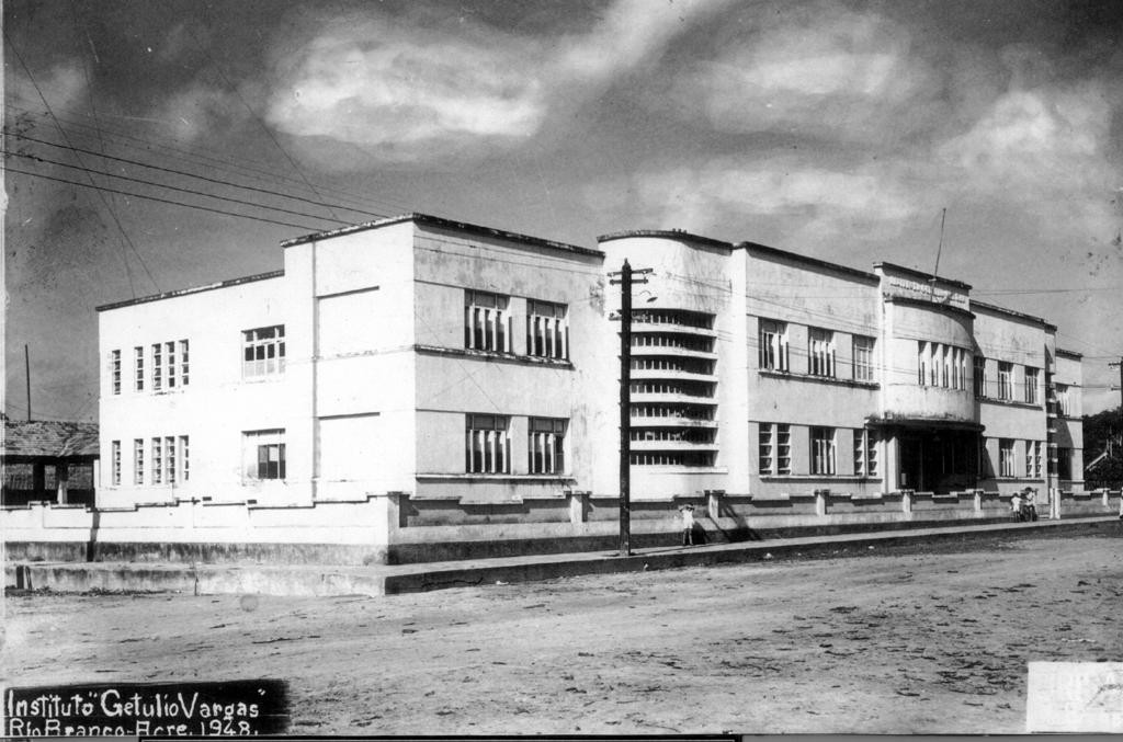 Instituto Getulio Vargas, atual Colégio Acreano com sua construção concluída em 1948