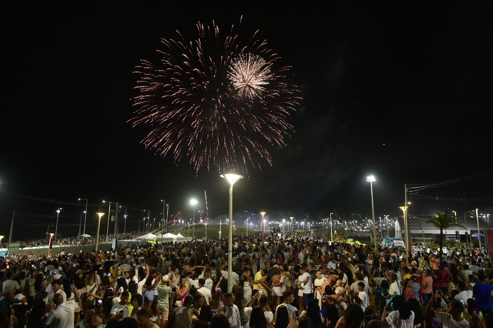 Fogos de artifício na virada de Salvador — Foto: Max Haack/Ag Haack 