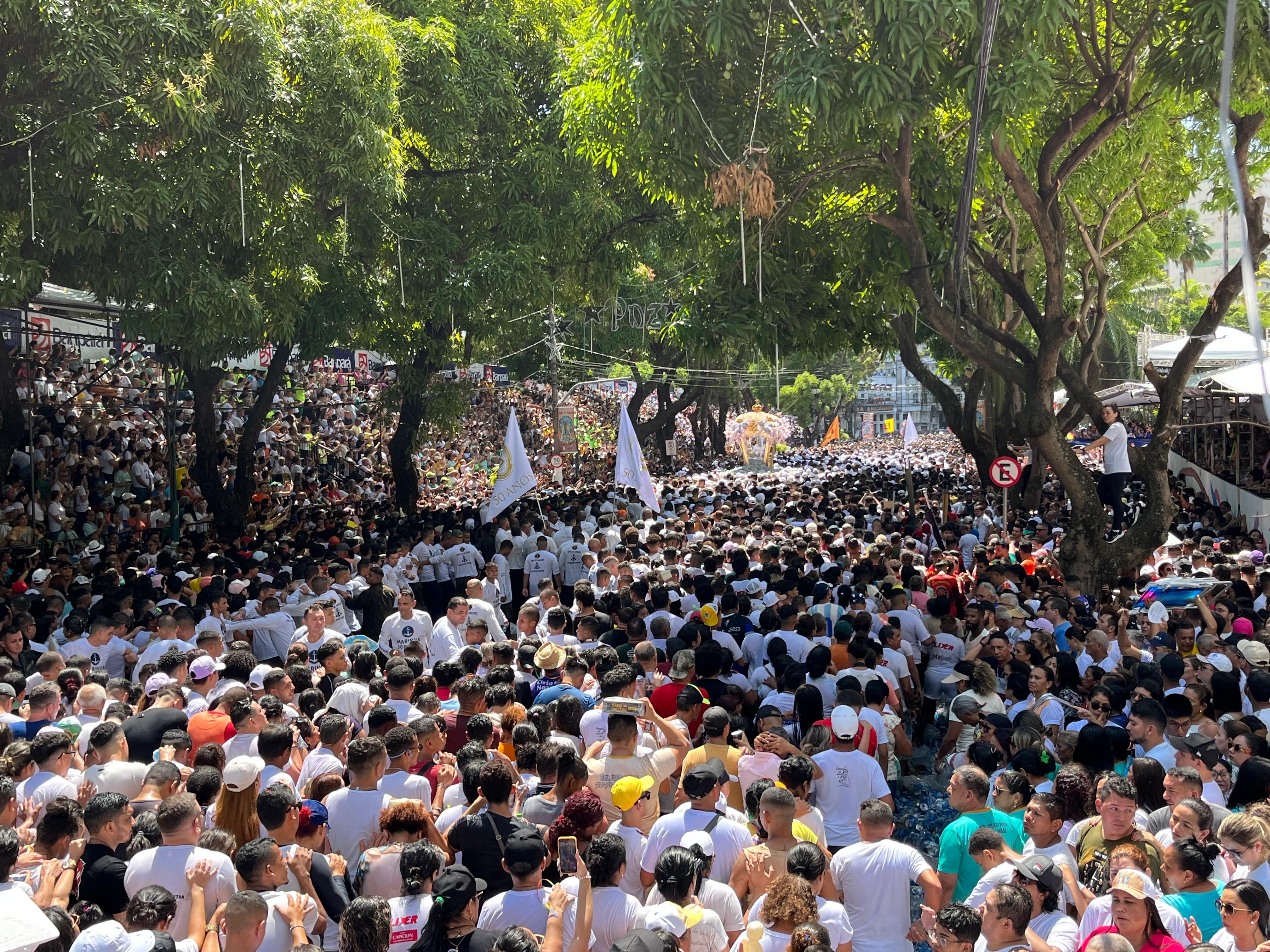 Confira imagens das principais procissões do Círio de Nazaré 2024