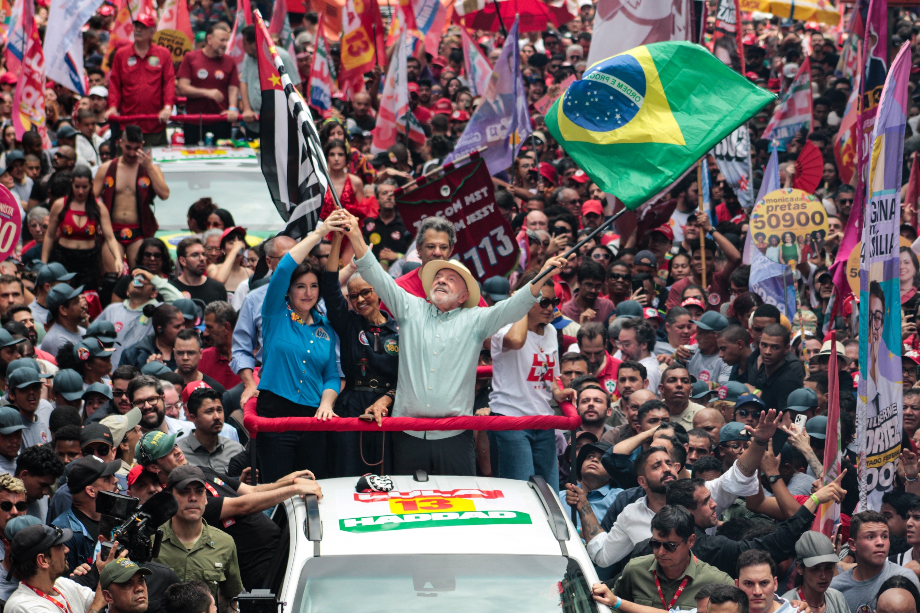 Sem citar Flávio, Lula diz que enfrenta 'chefe de quadrilha' e associa adversários ao crime organizado
