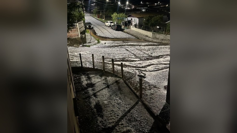 Granizo atinge Fraiburgo, no Oeste de Santa Catarina — Foto: Reprodução/NSC