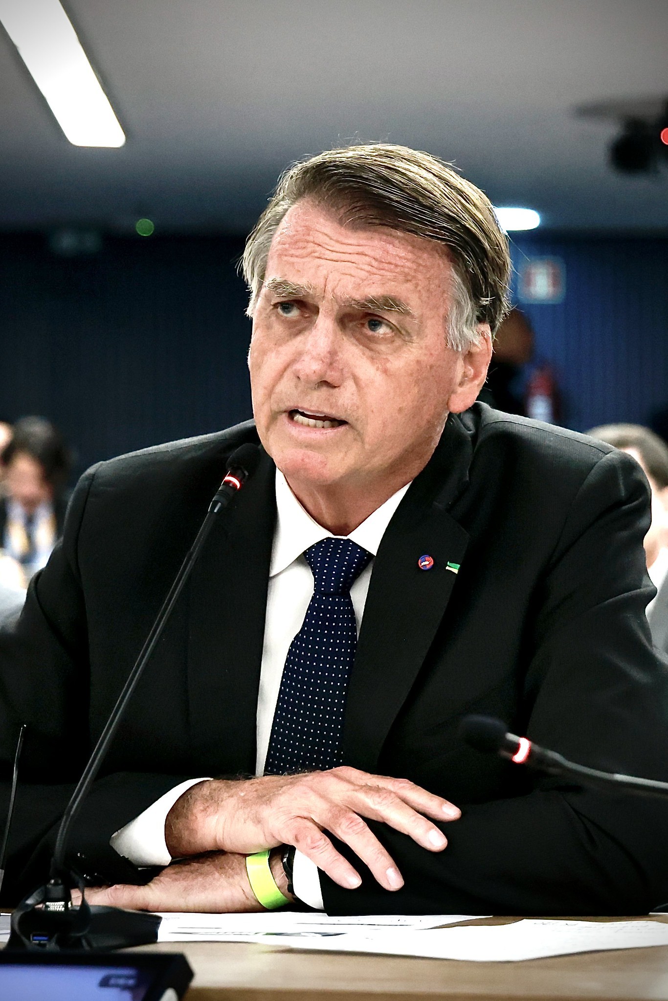 Bolsonaro usou medalha ligada ao pai de Mauro Cid para reagir a acusação de racismo