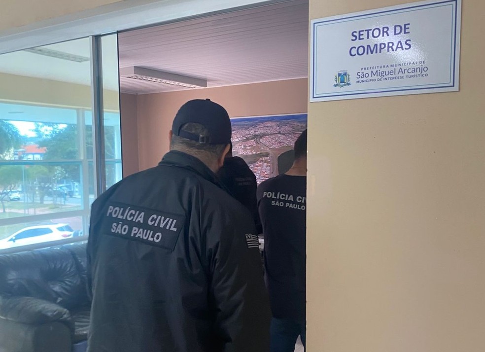 Segundo a investigação, o funcionário da prefeitura pedia dinheiro em troca de facilitação e assessoria em contratações públicas. — Foto: Divulgação/Polícia Civil