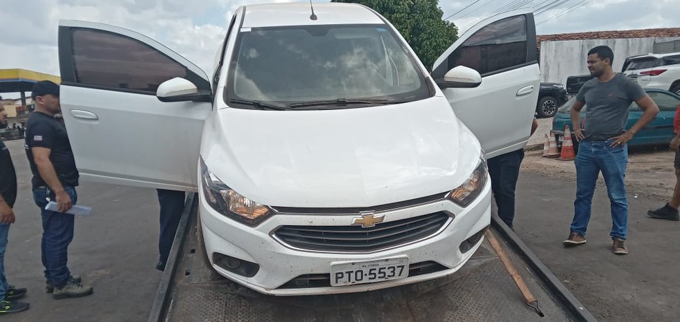 O carro do policial militar, que teria sido usado nos crimes, foi apreendido. — Foto: Divulgação