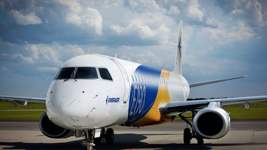 Saiba como a Embraer pode ser afetada pela tarifa de 50% imposta por Trump ao Brasil - Ações da Embraer estão em queda na bolsa de valores nesta quinta-feira. Recuo reflete preocupação do mercado com impacto sobre operações da companhia brasileira.