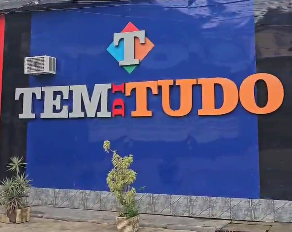 Sede da Tem Di Tudo Salvados, em Trs Rios — Foto: Reproduo/TV Globo
