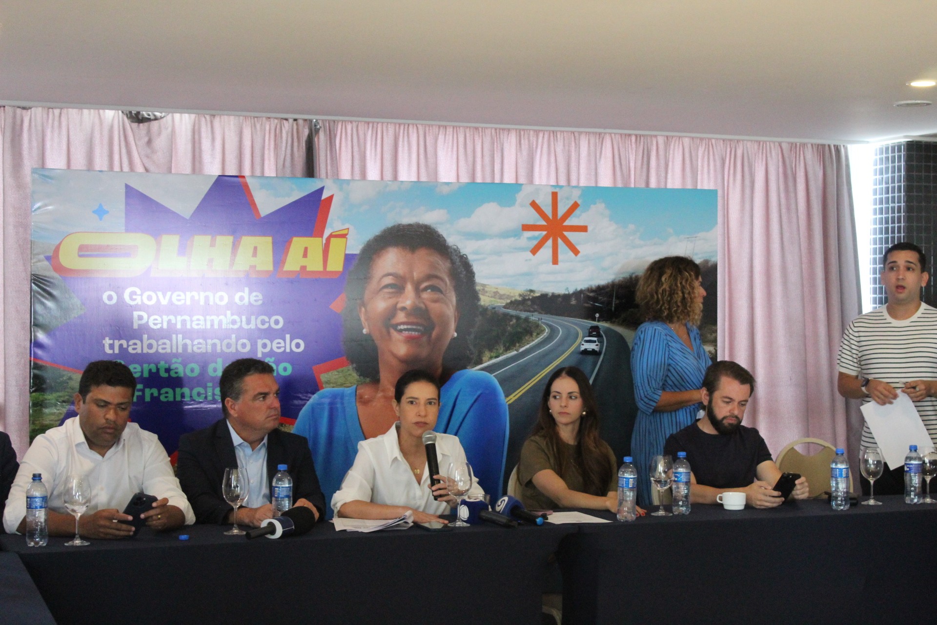 Raquel Lyra detalha ações do governo durante coletiva em Petrolina 