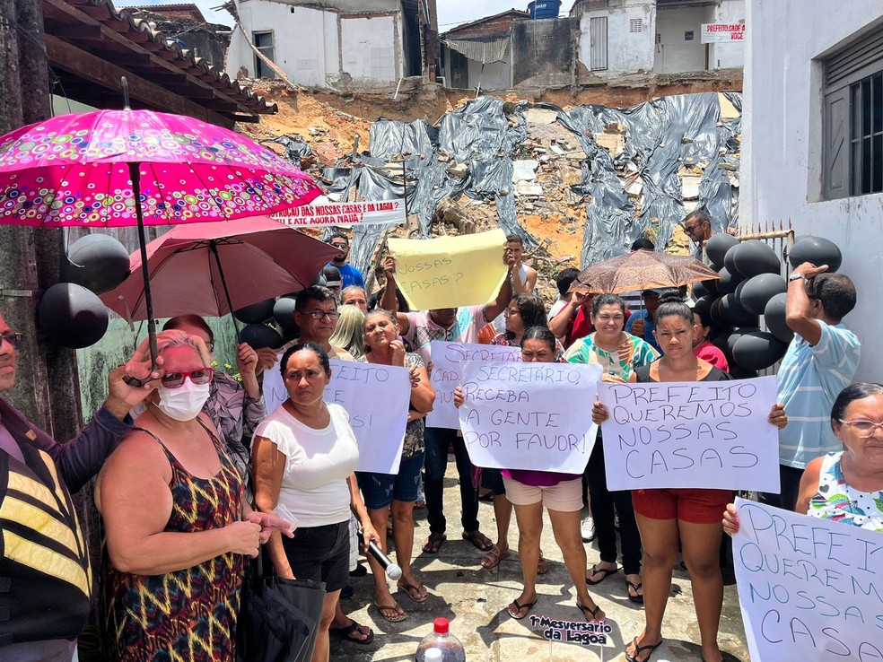Moradores da Rua Macassita fazem protesto em Natal — Foto: Vinícius Marinho/Inter TV Cabugi