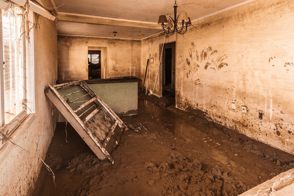 Casa tomada pela lama. — Foto: Gentilly Costa/Divulgação